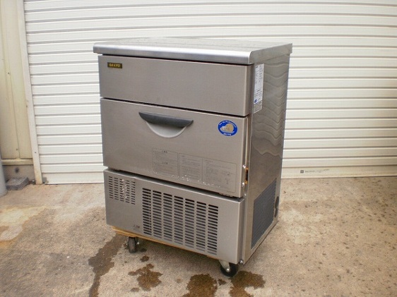 店舗■製氷機■サンヨー■SIM-S87U■電源入りますが、冷えず氷出来ません★フタありません★現状販売■即決5000●＆ □サンヨー 製氷機 SIM-S48 50キロ 厨房家